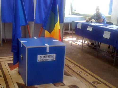 Foto: sectie de vot Baia Mare - referendum 2012 (c) eMaramures.ro